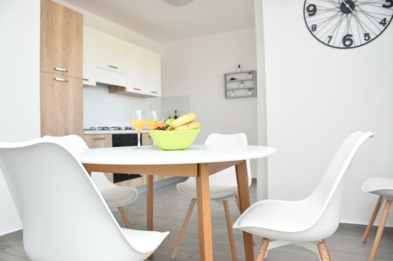 Apartments Mino Ražanac Exterior foto